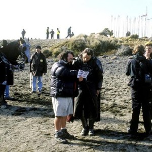 THE LORD OF THE RINGS: THE RETURN OF THE KING, director Peter Jackson, Viggo Mortensen on the set, 2003, (c) New Line