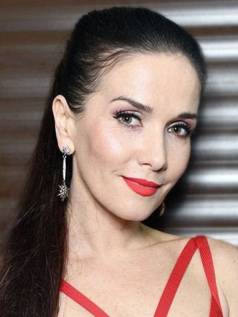 Uxlayotgan qiz dosti bilan yaqindan porno