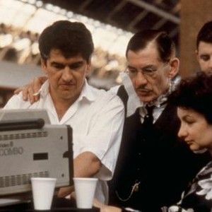 RICHARD III, director Richard Loncraine (left), Ian McKellen (second from left), on set, 1995. ©United Artists