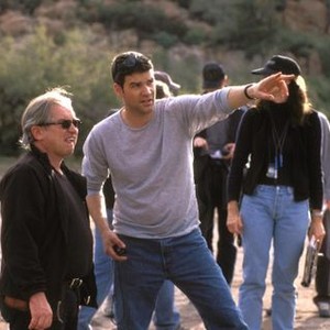 EIGHT LEGGED FREAKS, Cinematographer John Bartley, director Ellory Elkayem on the set, 2002 (c) Warner Brothers.  .
