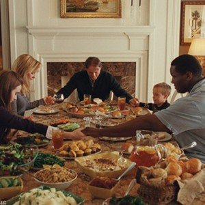 (L-R) Lily Collins as Collins, Sandra Bullock as Leigh Anne Tuohy, Tim McGraw as Sean Tuohy, Jae Head as S.J. and Quinton Aaron as Michael Oher in "The Blind Side." photo 6