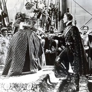 THE SEA HAWK, foreground from left: Flora Robson as Queen Elizabeth, Errol Flynn, 1940