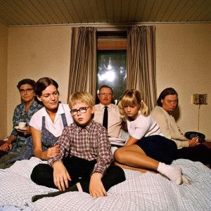 THE ART OF CRYING, Hanne Hedelund (second from left), Jannik Lorenzen (third from left), Jesper Asholt (middle, background), Julie Kolbeck (second from right), Lene Tiemroth (right), 2006, ©SF Film A/S