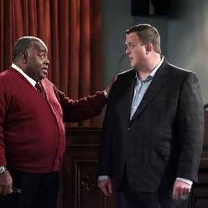 Mike and Molly, Reginald Veljohnson (L), Billy Gardell (R), 'The Rehearsal', Season 2, Ep. #22, 05/07/2012, ©CBS