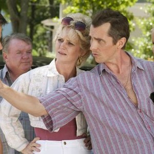 THE FIGHTER, Mark Wahlberg (left), Jack McGee (back, second from left), Melissa Leo (center), Christian Bale (with open shirt), 2010. ph: JoJo Whilden/©Paramount Pictures