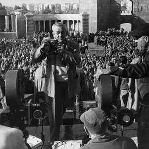 BEN-HUR, director William Wyler (with camera) on set, 1959, benhur1959-fsct22, Photo by:  (benhur1959-fsct22)