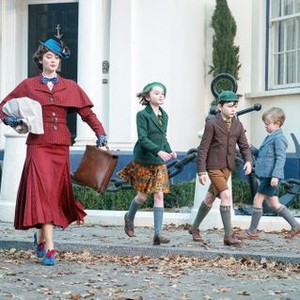 MARY POPPINS RETURNS, FROM LEFT: EMILY BLUNT AS MARY POPPINS, PIXIE DAVIES, NATHANIEL SALEH, JOEL DAWSON, 2018. PH: JAY MAIDMENT/© WALT DISNEY STUDIOS MOTION PICTURES