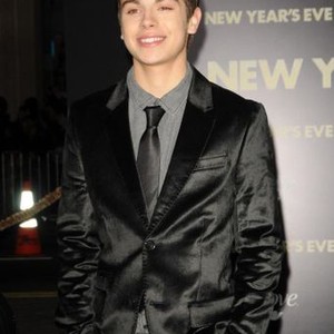 Jake T. Austin at arrivals for NEW YEAR''S EVE Premiere, Grauman''s Chinese Theatre, Los Angeles, CA December 5, 2011. Photo By: Dee Cercone/Everett Collection