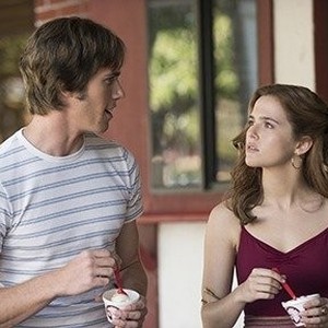 (L-R) Blake Jenner as Jake and Zoey Deutch as Beverly in "Everybody Wants Some!!"