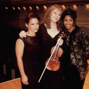 MUSIC OF THE HEART, Gloria Estefan, Meryl Streep, Angela Bassett, 1999