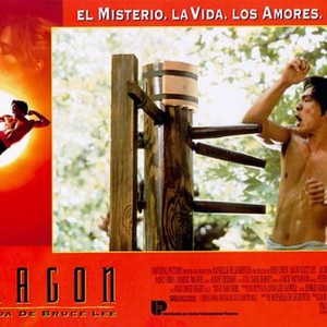 DRAGON: THE BRUCE LEE STORY, (aka DRAGON LA VIDA DE BRUCE LEE), Jason Scott Lee (twice), 1993, © Universal