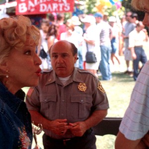 Chief Rash (Danny DeVito) referees as Mona Dearly (Bette Midler) has words with Bobby Calzone (Casey Affleck) in Destination Films' Drowning Mona