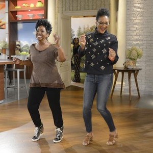 The Chew, Gladys Knight (L), Carla Hall (R), 09/26/2011, ©ABC