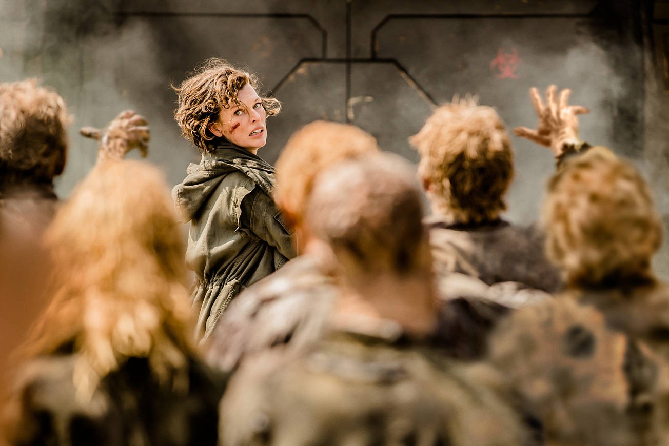 Resident Evil: Final Chapter' Poster: Alice Enters The Hunger Games! -  Bloody Disgusting