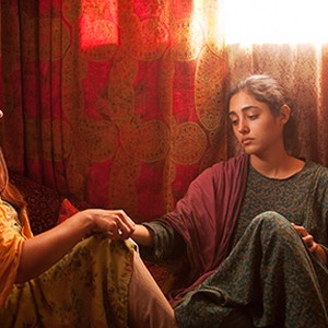 (L-R) Hassina Burgan as the Aunt and Golshifteh Farahani as the Woman in "The Patience Stone." photo 3