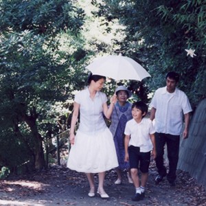 (L-R) Yui Natsukawa as Yukari, Kirin Kiki as Toshiko, Shohei Tanaka as Yukari's son and Hiroshi Abe as Ryota in "Still Walking." photo 17
