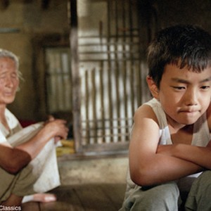 Spoiled seven year-old Sang-Woo (Seung-Ho YOO, right) learns from his grandmother (Eul-Boon KIM, left) the value of family in Jeong-Hyang LEE's film about unconditional love. photo 9